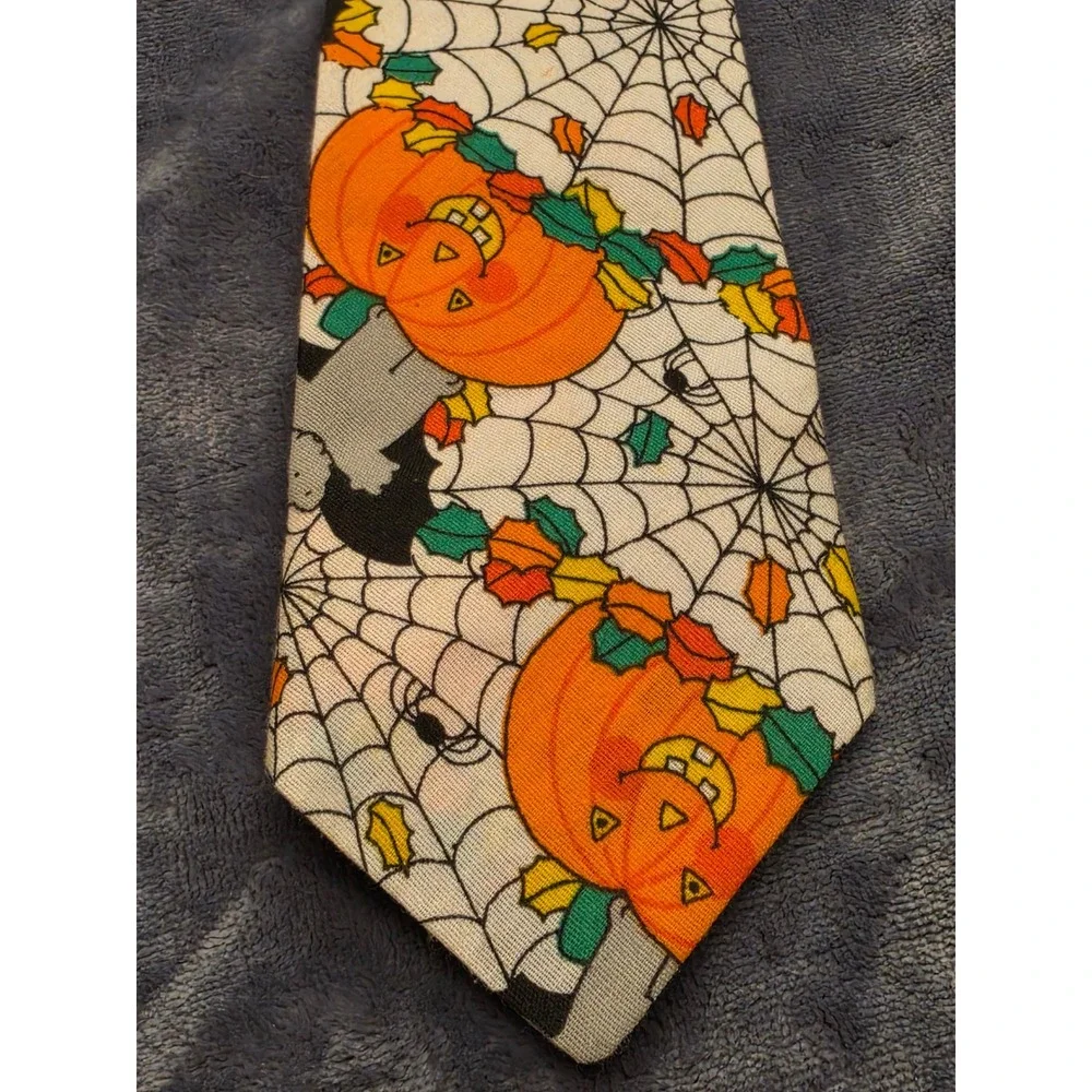 Vintage Halloween Necktie Jack-O-Lantern Pumpkin Spider Web Autumn Leaves Cream